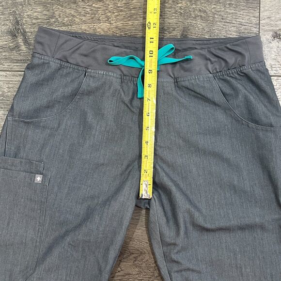 FIGS Kade Cargo Scrub Pants Technical Collection Gray - Women's Size Medium - Picture 8 of 9
